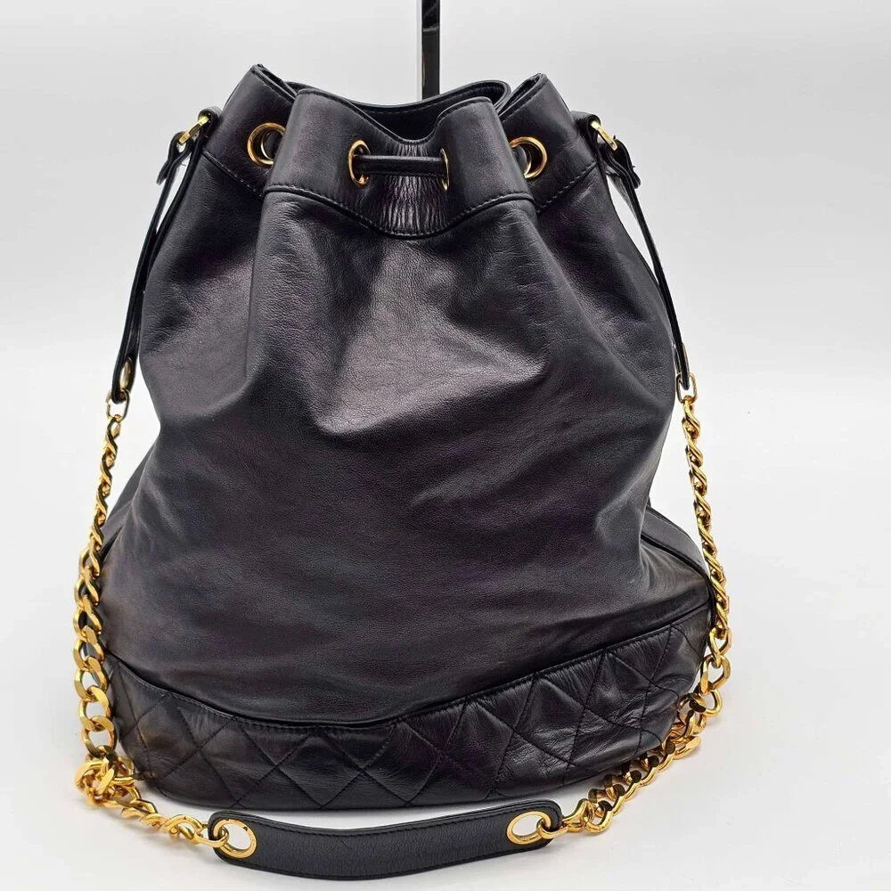 CHANEL Leather Shoulder Bag 783-042525